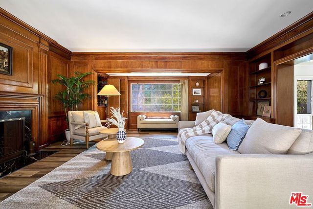 728 S Windsor Boulevard, Los Angeles CA: https://media.crmls.org/mediaz/05e85f7c-b4c3-4593-8115-65727e95a9a0.jpg