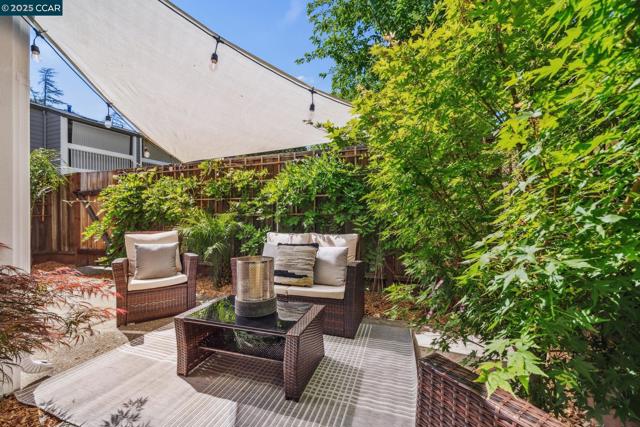 250 Ashley Circle, Danville CA: https://media.crmls.org/mediaz/05e8be60-0628-4587-ac08-e7a678a6d612.jpg