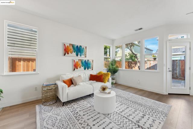 102 Waterview Dr, Richmond CA: https://media.crmls.org/mediaz/05e8f095-789d-4f07-ae95-9d810c78a429.jpg