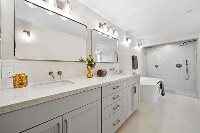 812 N Cleveland Street, Oceanside CA: https://media.crmls.org/mediaz/05e958b6-2b7b-484f-ab68-0e7c2cc9bfb6.jpg