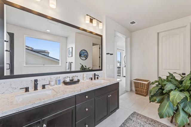 585 Santa Lucia Way, Marina CA: https://media.crmls.org/mediaz/05e978d0-c511-4e85-af59-97434b0c626c.jpg