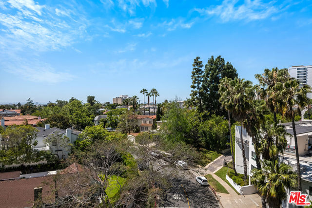 1200 Club View Drive, Los Angeles CA: https://media.crmls.org/mediaz/05e98754-33cf-4028-9a1c-6e801ba6b16b.jpg