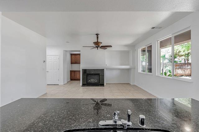 1619 Tumbleweed Way, Los Banos CA: https://media.crmls.org/mediaz/05ea4740-5a7a-494c-80da-9b934c9431b4.jpg