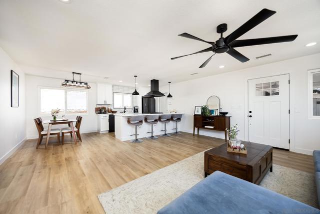 1210 Maria Ave, Spring Valley CA: https://media.crmls.org/mediaz/05ea6416-b08a-49cf-b667-5016f9979b9f.jpg