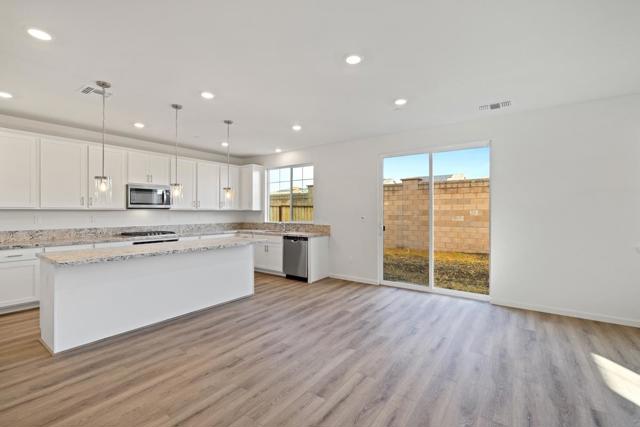 2130 Gladiola Drive, Hollister CA: https://media.crmls.org/mediaz/05ea6745-7e04-4a36-8132-b7187ad395ec.jpg