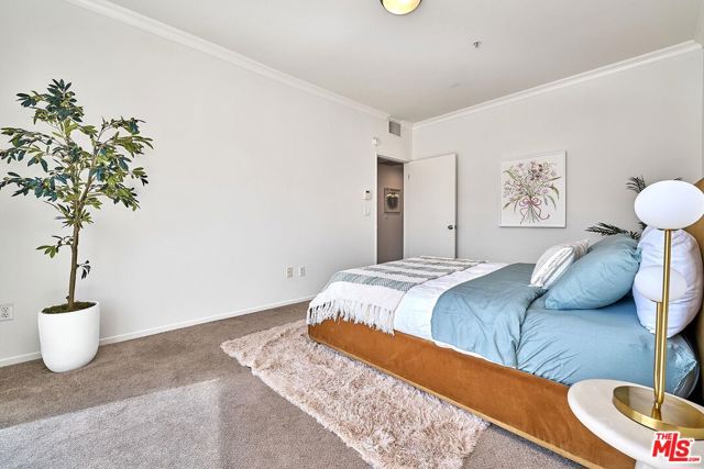 906 S Serrano Avenue, Los Angeles CA: https://media.crmls.org/mediaz/05eb0572-94cb-4aa9-832a-af9ba157cc70.jpg