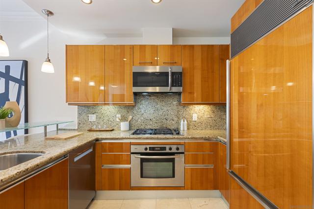 Image 7 of 26 For 550 Front St  407