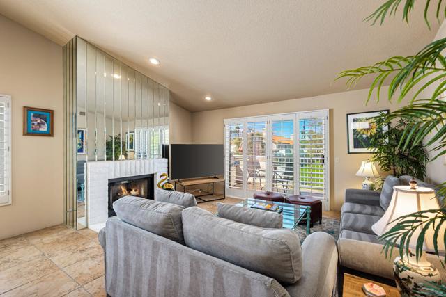 688 Vista Lago N Circle, Palm Desert CA: https://media.crmls.org/mediaz/05ebb17c-6abc-4f74-b413-73f451d59118.jpg