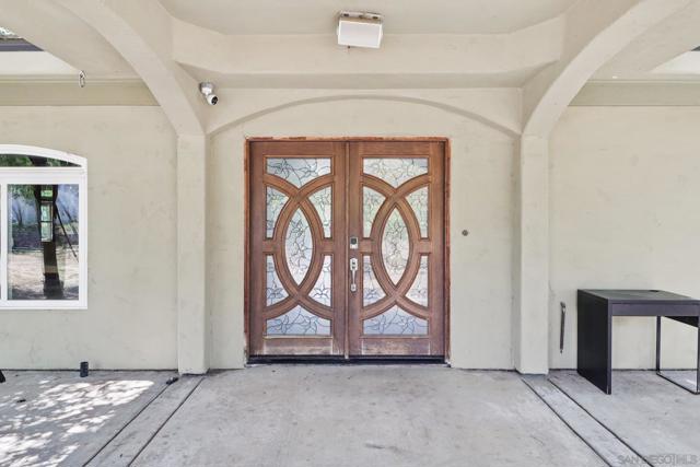 19075 Caesar Drive, Ramona CA: https://media.crmls.org/mediaz/05ec3481-39cb-44bd-844e-852df8bc7ab7.jpg