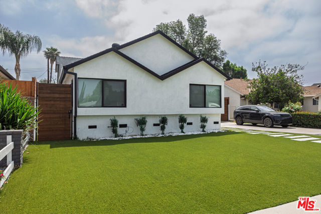 6610 Farralone Avenue, Woodland Hills CA: https://media.crmls.org/mediaz/05ec57e3-08b1-4853-b47c-4777465460a0.jpg