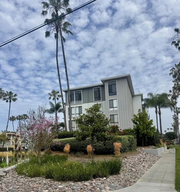 8110 El Paseo Grande, La Jolla CA: https://media.crmls.org/mediaz/05ecb85f-daaf-4a0c-a6af-a01830ff6ae5.jpg