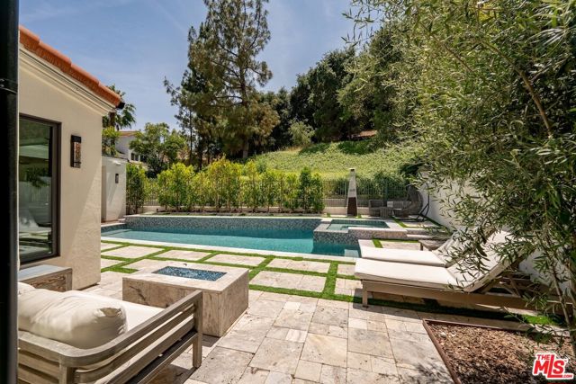 23180 Park Blanco, Calabasas CA: https://media.crmls.org/mediaz/05ed33fa-0471-4536-8adc-739a0327e2c1.jpg