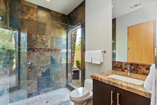 72 Royal Saint Georges Way, Rancho Mirage CA: https://media.crmls.org/mediaz/05ed6445-7d06-467a-97c8-49474d25446f.jpg