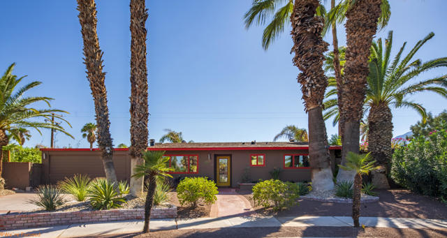 14 Gary Circle, Palm Springs CA: https://media.crmls.org/mediaz/05ee9986-7bef-4567-a9b0-92737de490eb.jpg