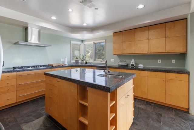 27615 Alps Ln, Escondido CA: https://media.crmls.org/mediaz/05eec7a3-e658-473d-9a61-8447bde001a1.jpg