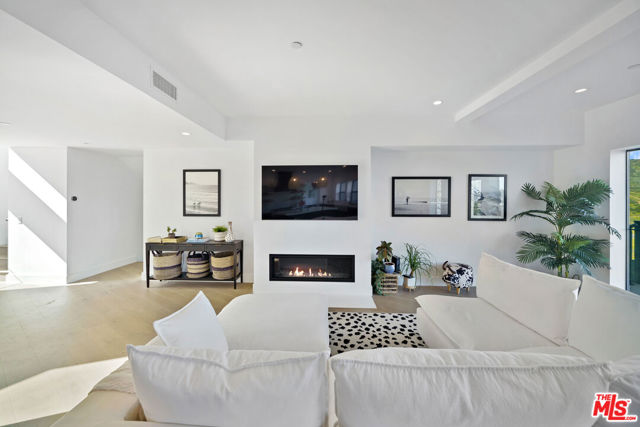 4756 Latigo Canyon Road, Malibu CA: https://media.crmls.org/mediaz/05ef4fce-58d4-47bb-9860-d8a63089092d.jpg