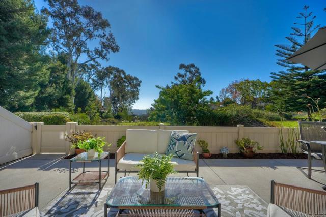 220 S Shorehang Lane, Encinitas CA: https://media.crmls.org/mediaz/05ef56fc-f0ac-445c-841e-a405e2a80069.jpg