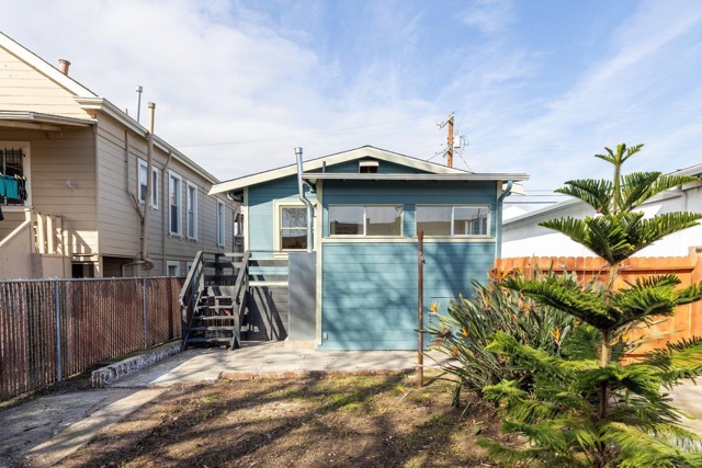 2254 62nd Ave, Oakland CA: https://media.crmls.org/mediaz/05ef611d-d8d3-455b-8378-a2f7aca97e5b.jpg