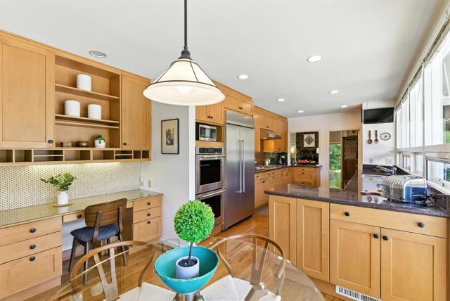 3795 Ralston Avenue, Hillsborough CA: https://media.crmls.org/mediaz/05f04e71-6df3-4521-bcae-356967d16aab.jpg