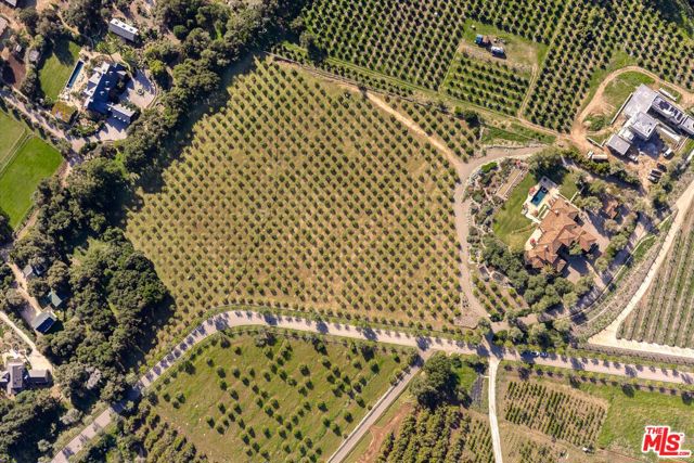 1915 Monte Alegre Drive, Carpinteria CA: https://media.crmls.org/mediaz/05f0972e-fd96-4963-b8fa-f51a54e39b26.jpg