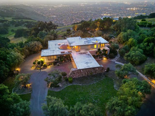 20753 Scenic Vista Drive, San Jose CA: https://media.crmls.org/mediaz/05f0bbf3-b240-46bf-8c96-cf58218a390c.jpg