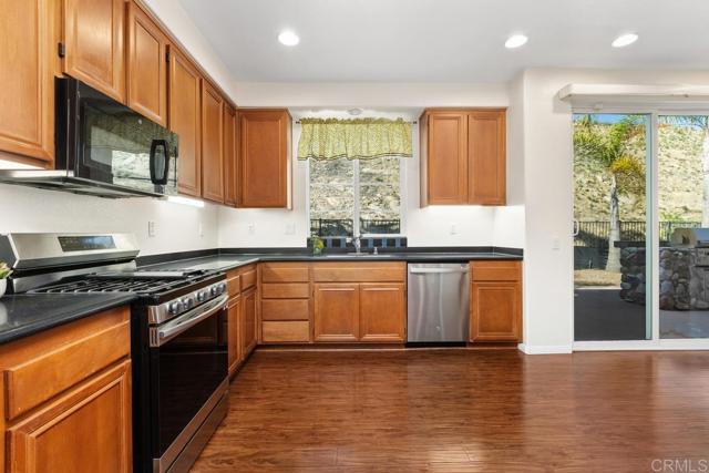 Detail Gallery Image 14 of 57 For 564 via Del Caballo, San Marcos,  CA 92078 - 4 Beds | 3 Baths