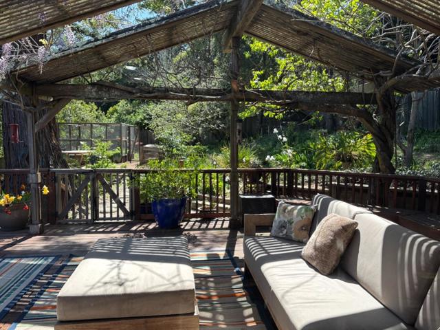 108 Santa Maria Avenue, Portola Valley CA: https://media.crmls.org/mediaz/05f13619-c3b0-4838-869f-455af2c8c4bd.jpg