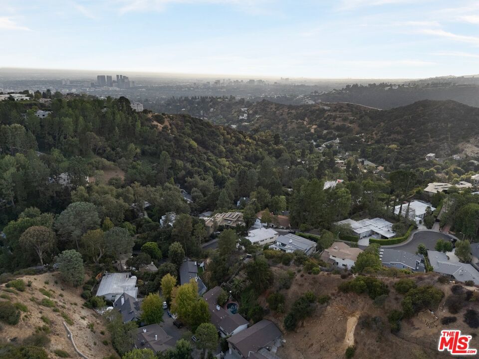 https://media.crmls.org/mediaz/05f17d0a-7189-4107-9172-31d9987f4146.jpg?preset=X-Large