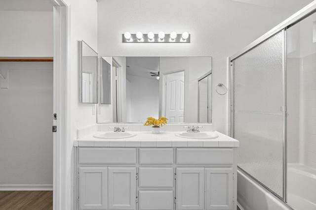 2199 Raleigh Circle, Hollister CA: https://media.crmls.org/mediaz/05f1b9bd-e64a-43a7-bfbd-d78be9af3afb.jpg