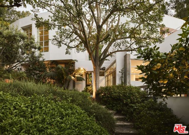 0 Willow Glen Road, Los Angeles CA: https://media.crmls.org/mediaz/05f21686-9fa5-4638-9035-76b844df91af.jpg