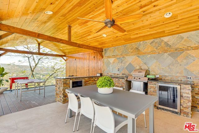 1410 Stradella Road, Los Angeles CA: https://media.crmls.org/mediaz/05f27e83-f351-4e82-883b-65a30710ea82.jpg