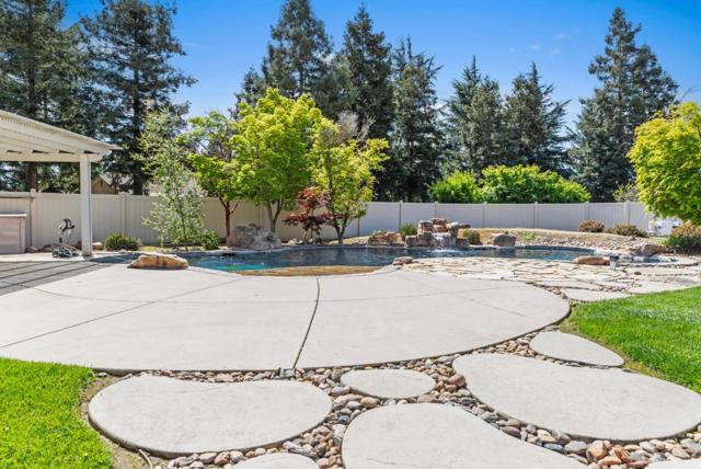 5000 Peach Blossom Lane, Oakdale CA: https://media.crmls.org/mediaz/05f28230-ffc9-4ae3-9479-2e0dec91e401.jpg