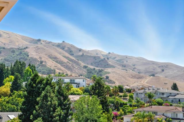 44989 Vista Del Sol, Fremont CA: https://media.crmls.org/mediaz/05f28e80-8a07-4d02-8d9c-35d101be536f.jpg
