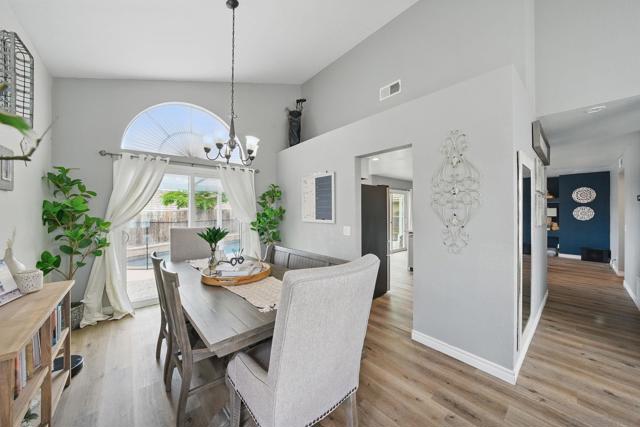 1595 Bay Meadows Dr, Alpine CA: https://media.crmls.org/mediaz/05f2b310-3969-4508-be43-3ca715d72744.jpg