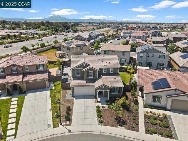 405 Avanti Way, Oakley CA: https://media.crmls.org/mediaz/05f2effc-8e70-416a-b620-e503f28e4e45.jpg
