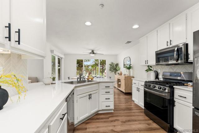1625 Magnolia Circle, Vista CA: https://media.crmls.org/mediaz/05f30aa3-4bc2-4bc2-b621-c470506fe737.jpg