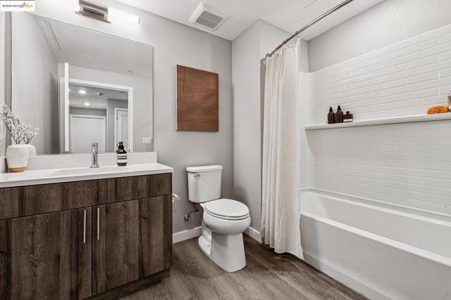 2400 Adeline ST, Oakland CA: https://media.crmls.org/mediaz/05f30c64-54a8-4492-9a7d-0e1acc348328.jpg