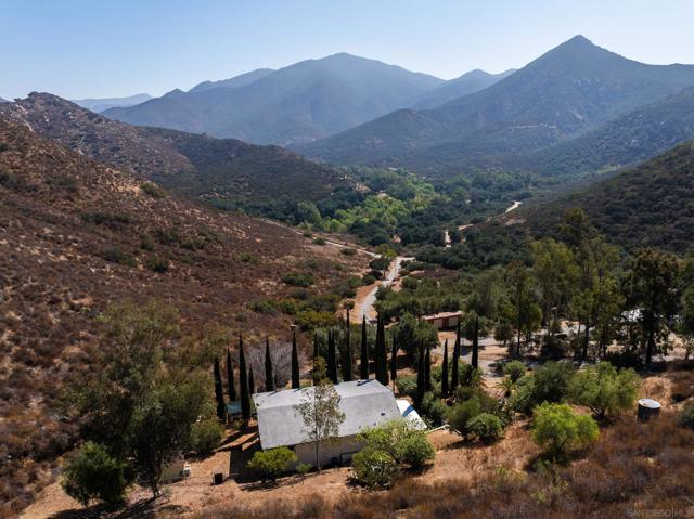 4426 MODEL A FORD LANE, El Cajon CA: https://media.crmls.org/mediaz/05f3248e-8976-4692-b4e2-2da59f6f7471.jpg