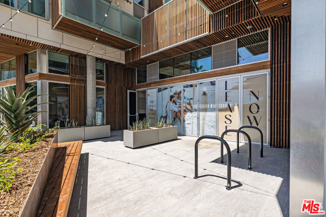 3223 Wilshire Boulevard, Santa Monica CA: https://media.crmls.org/mediaz/05f36872-4c38-4b36-a411-acbadfc98d1d.jpg