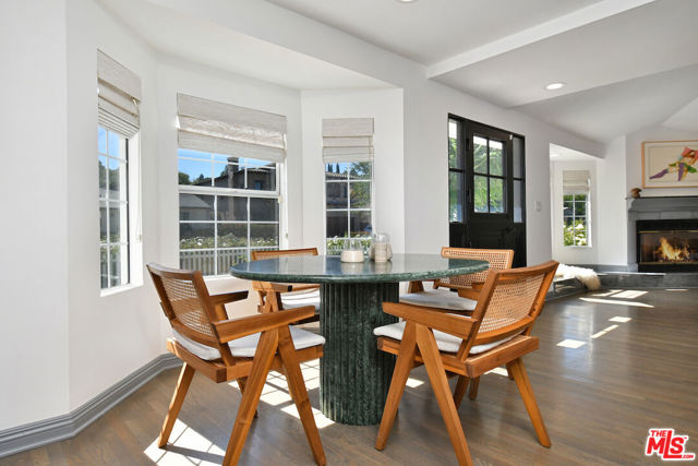 18033 Rosita Street, Encino CA: https://media.crmls.org/mediaz/05f406de-01a5-4f70-8a20-54504f07219b.jpg