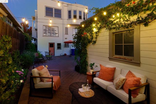 3945 Randolph Ave, Oakland CA: https://media.crmls.org/mediaz/05f41898-bd2f-4997-a3c4-6287fa006b70.jpg