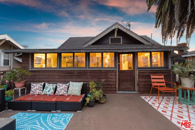 1654 5th Avenue, Los Angeles CA: https://media.crmls.org/mediaz/05f4e258-de69-4d12-9fd1-33df1c520805.jpg