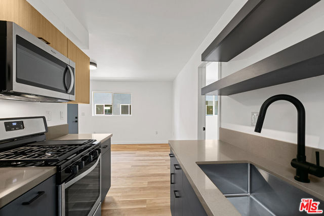 2922 Hauser Boulevard, Los Angeles CA: https://media.crmls.org/mediaz/05f513d5-d215-4a13-9e50-3d6796929651.jpg