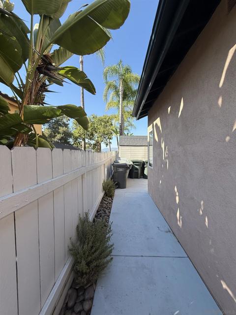 1676 W 11th Ave, Escondido CA: https://media.crmls.org/mediaz/05f530e4-9a01-476b-88c8-940f6cd55c03.jpg
