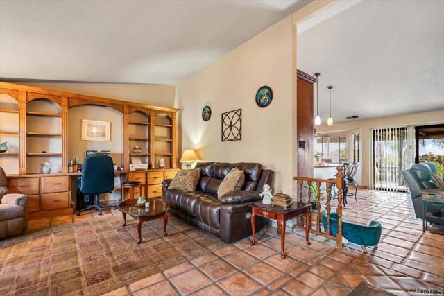 1315 Hermana Court, Vista CA: https://media.crmls.org/mediaz/05f53647-5d1e-4d04-a39a-1d6e3fac2410.jpg