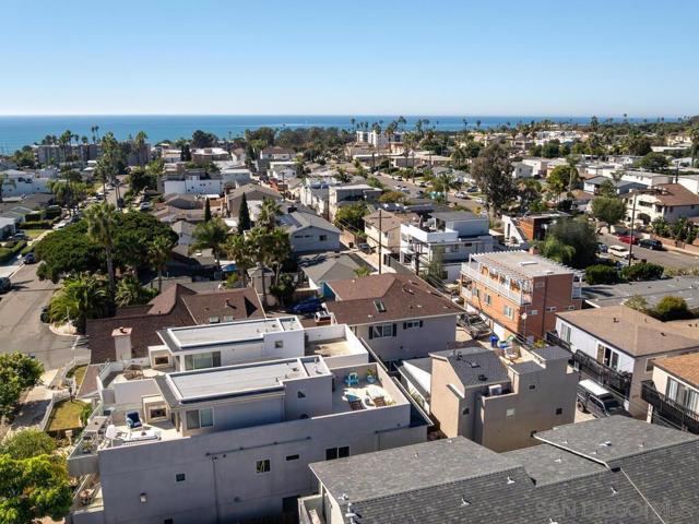 938 Opal St, San Diego CA: https://media.crmls.org/mediaz/05f5ff55-65b7-4942-9466-69ec43016075.jpg