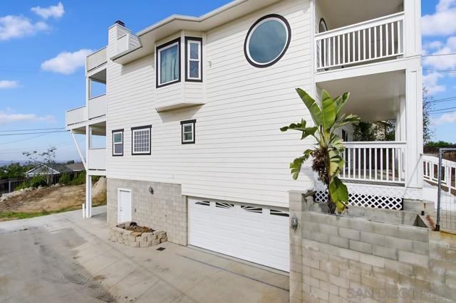 131 Scenic Dr, El Cajon CA: https://media.crmls.org/mediaz/05f60d27-2d72-42da-b552-a657aded861f.jpg