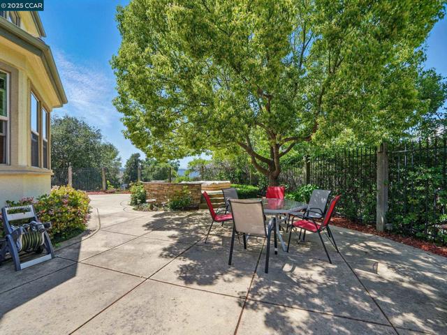 135 Diablo Ranch Ct, Danville CA: https://media.crmls.org/mediaz/05f6295d-ee04-411e-b075-80970863edca.jpg