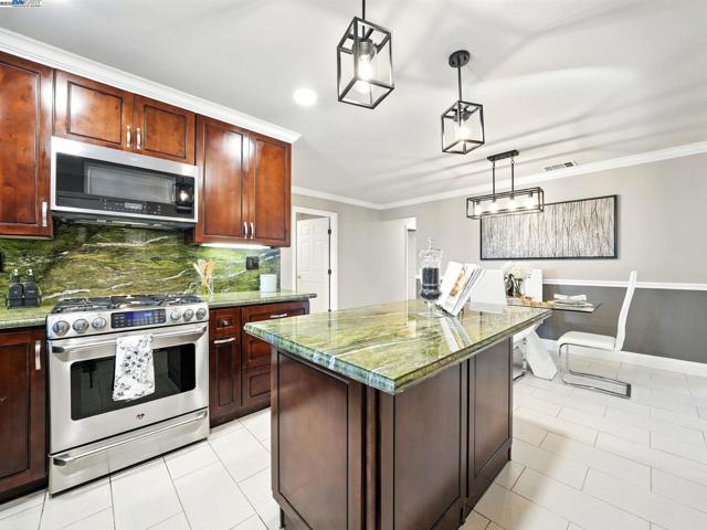 5426 Borgia Rd, Fremont CA: https://media.crmls.org/mediaz/05f6456b-7173-4f94-aa57-4986beb3820b.jpg