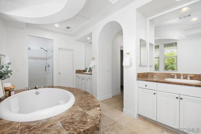13800 Torrey Del Mar Dr, San Diego CA: https://media.crmls.org/mediaz/05f67e59-f391-4fa2-b0fd-31534b570ccb.jpg